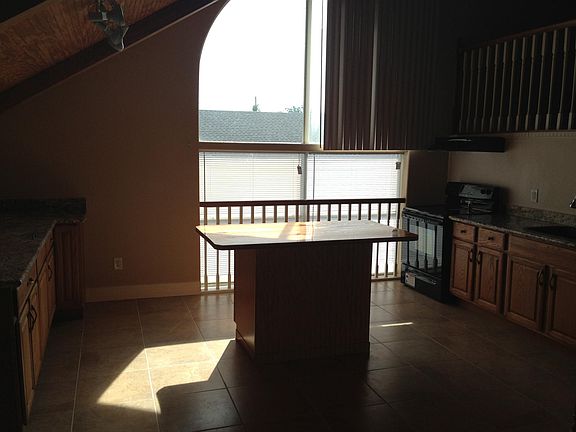 3rd image of 424 Harrison Ave