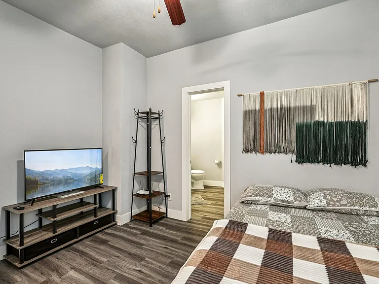 CENTER VIEW APARTMENTS- LIVE YOUR BEST LIFE HERE! — Photo 32