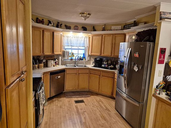 4th image of 208 Magnolia Dr