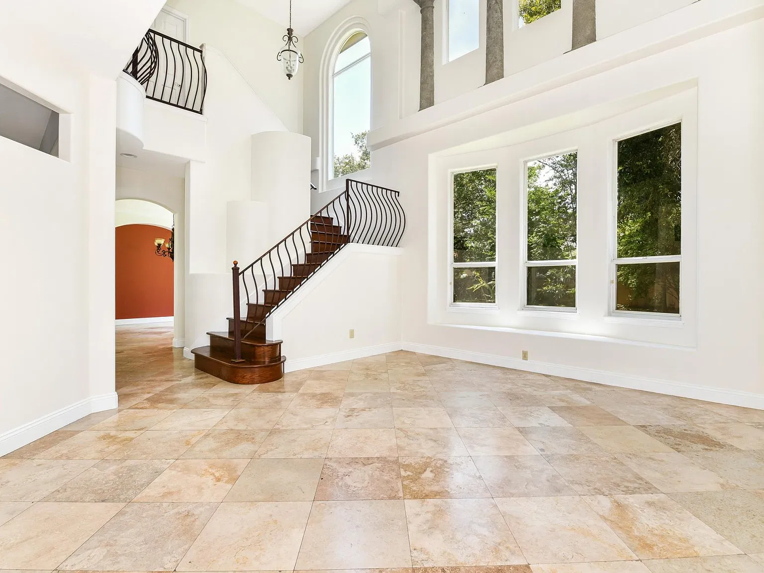 2249 Kettle Dr — Photo 2