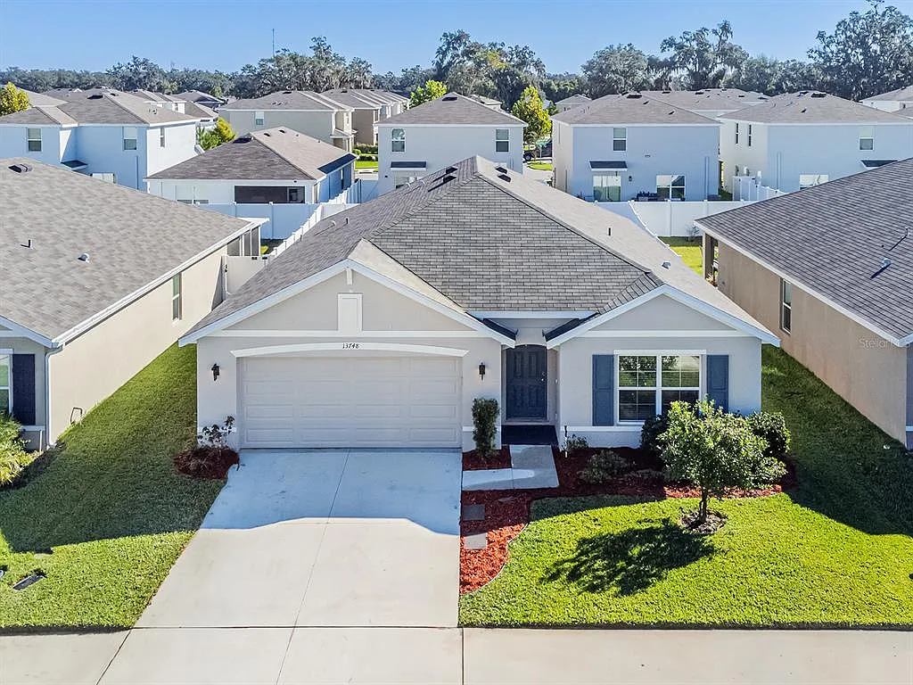 4 bed, 2.0 bath, 1827 sqft, $2,200 — Photo 1