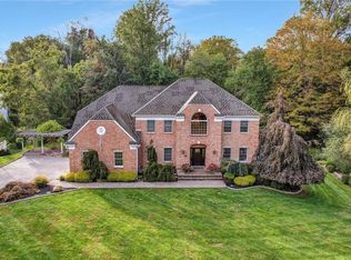 7 Golden Rd, Montebello, NY 10901
