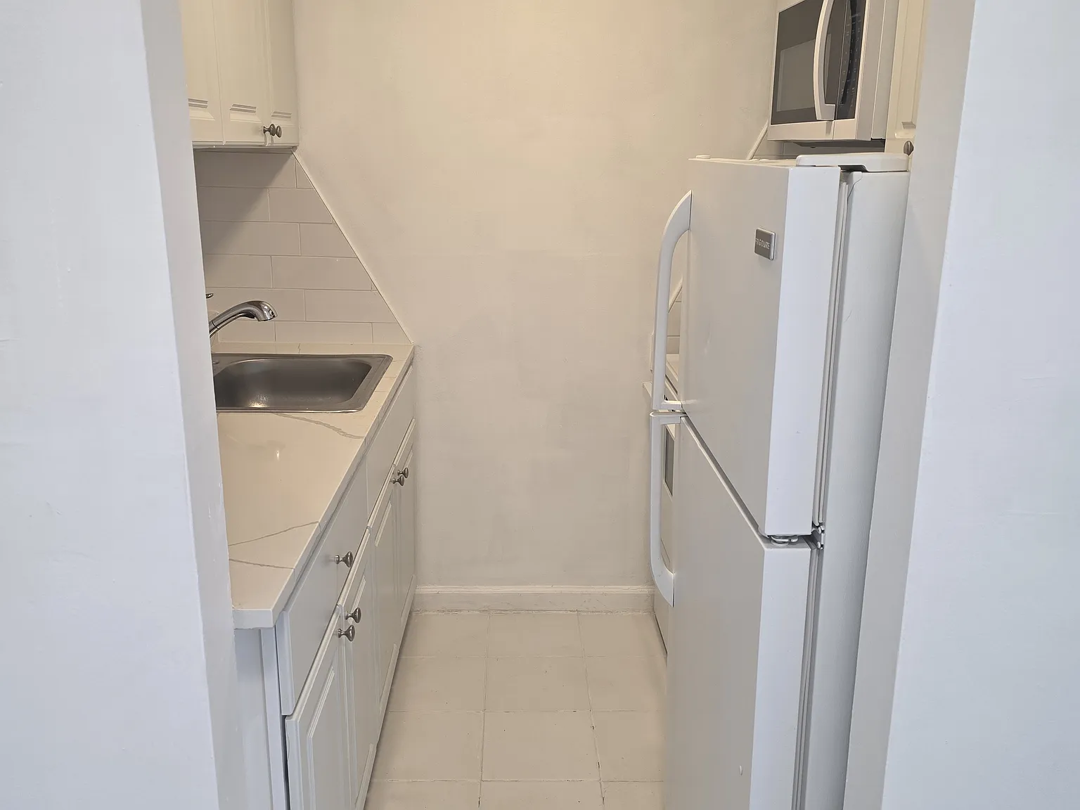 1 bed, 800 sqft, $1,350 — Photo 3