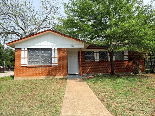 1701 Warren Ln, Fort Worth, TX 76112