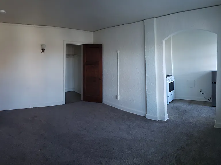 1133 E Pleasant St — Photo 3