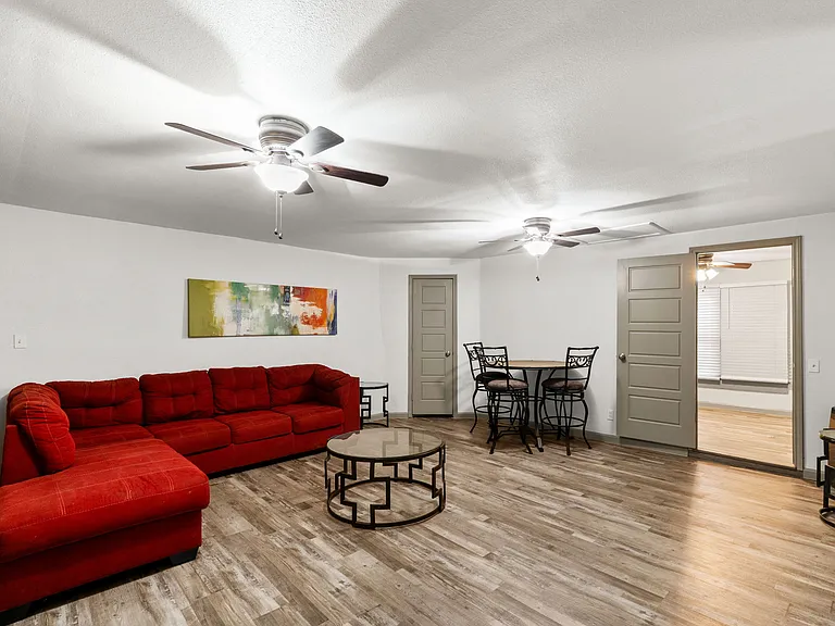 3106 N Zarzamora St — Photo 1