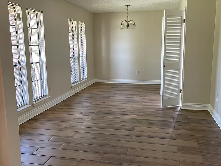 1916 Sugarloaf Dr — Photo 2