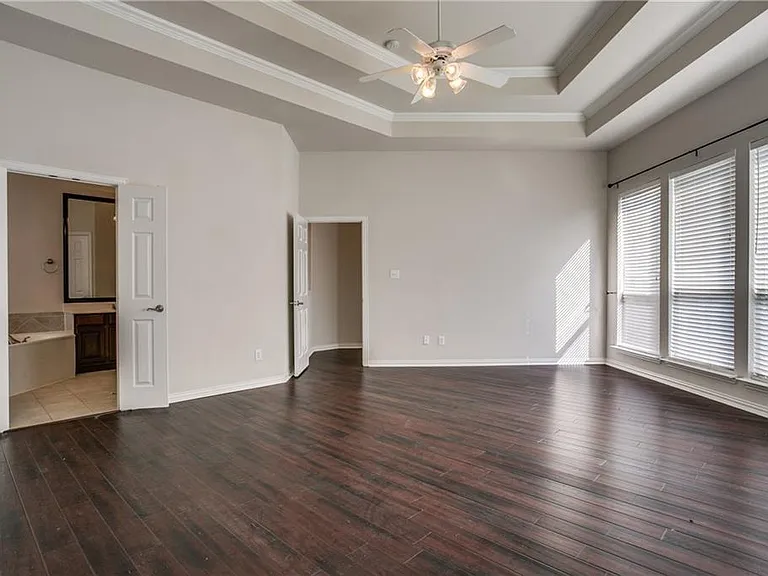 4193 Victory Dr — Photo 30