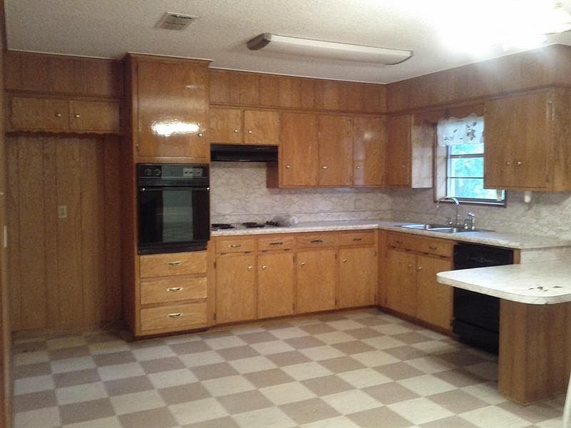 2nd image of 1303 Nelwyn Ave