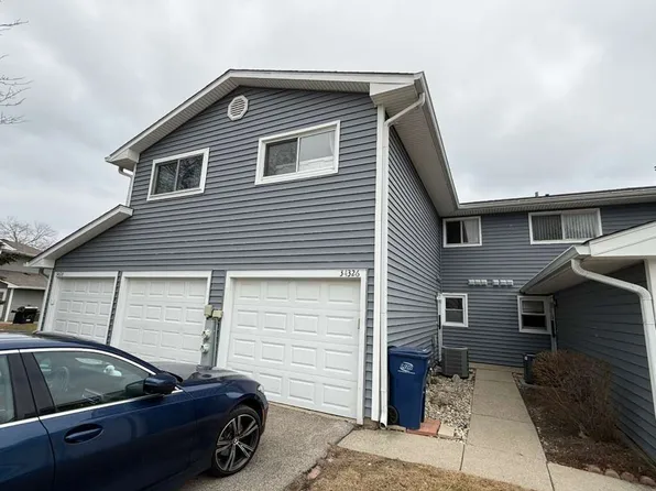 34326 N Birch Ln, Gurnee, IL 60031