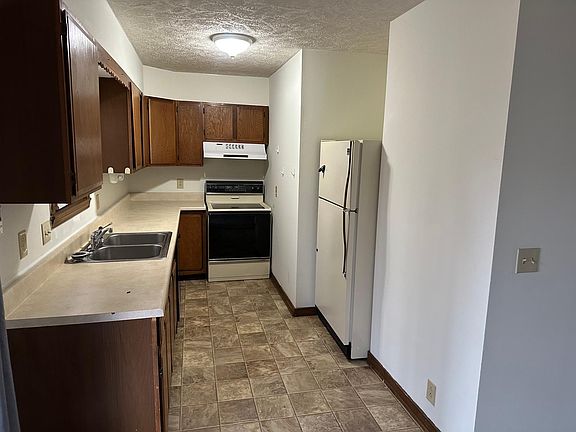 4th image of 2315 Village Ln