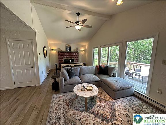 2nd image of 1065 Clover Rd