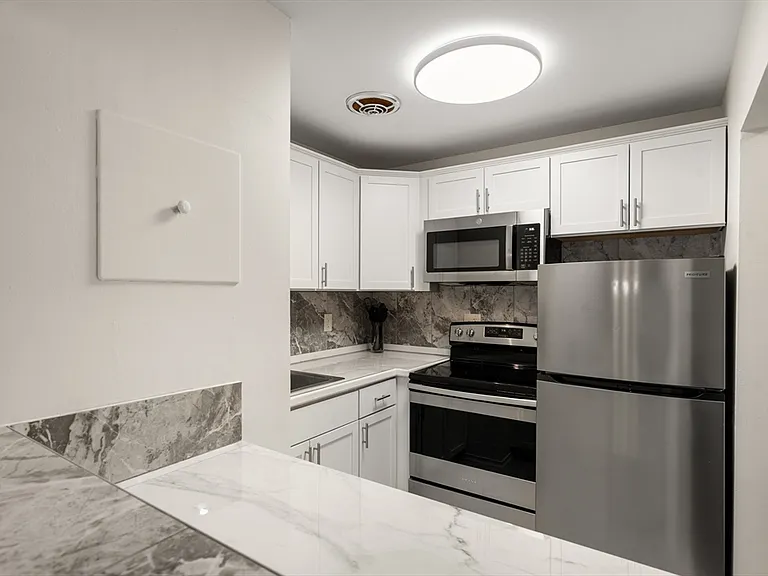 5050 Washington St #216 — Photo 7