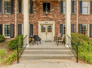 247 Stonehenge Dr APT 103, Saint Matthews, KY 40207
