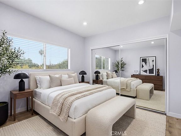 5th image of 6245 Woodman Ave APT 209