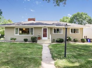 2745 Lindale Ave NE, Cedar Rapids, IA 52402