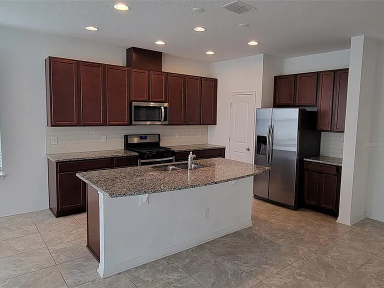 17398 Channel Way — Photo 2