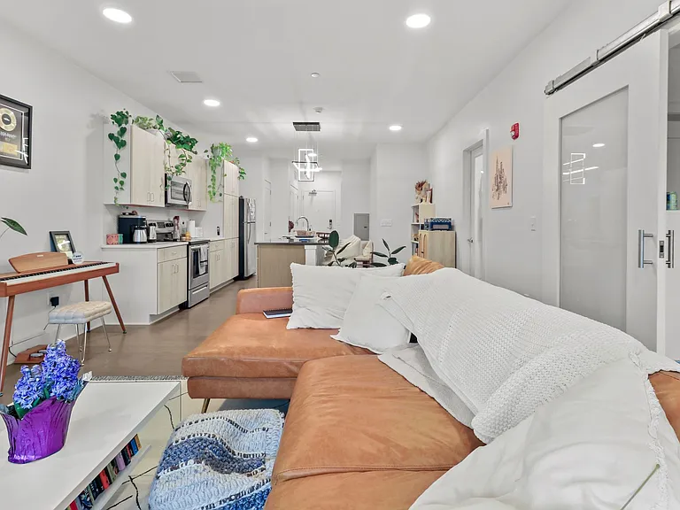 1020 Elmwood Ave — Photo 22