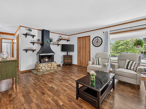 5th image of 1009 Stratford Cir