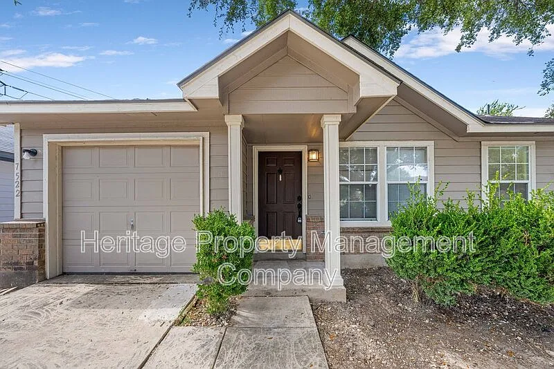 3 bed, 2.0 bath, 1034 sqft, $1,400 — Photo 4