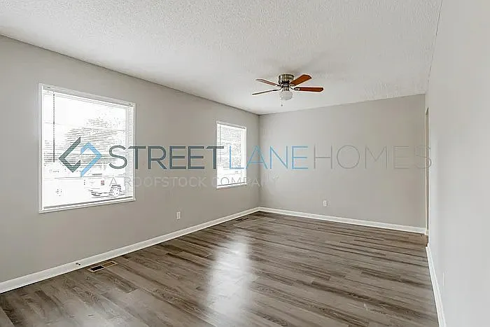 3 bed, 2.0 bath, 995 sqft, $1,197 — Photo 2