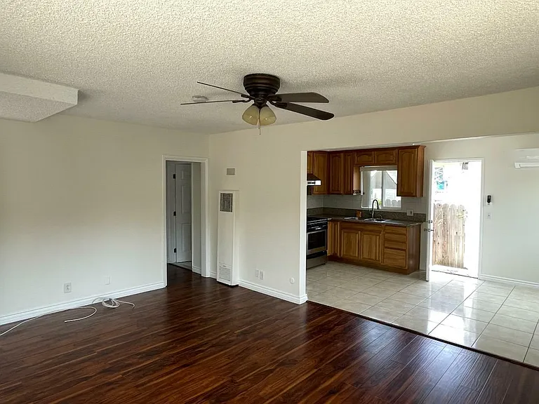 4553 Huntington Dr N #FRONT — Photo 4
