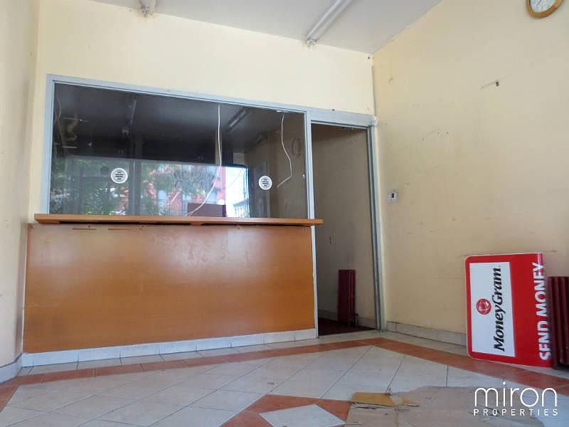 2nd image of 967 Manhattan Ave APT 1