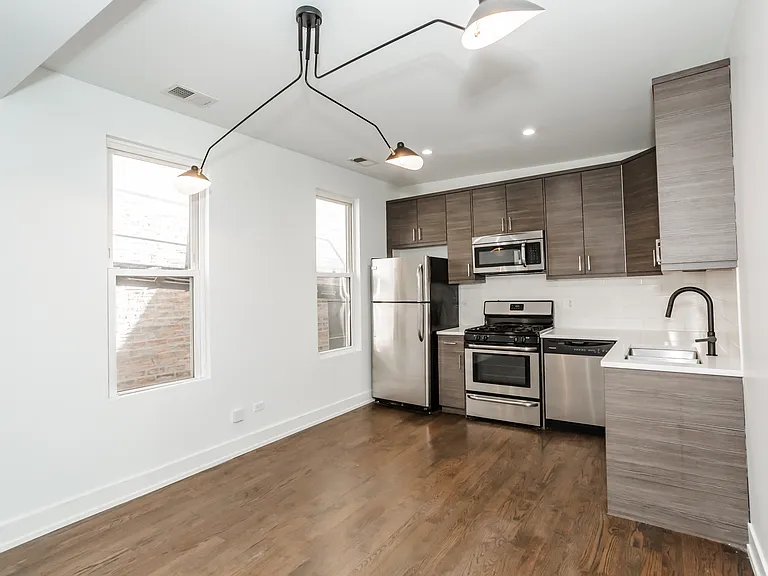 1418 W Blackhawk St #2RF — Photo 10