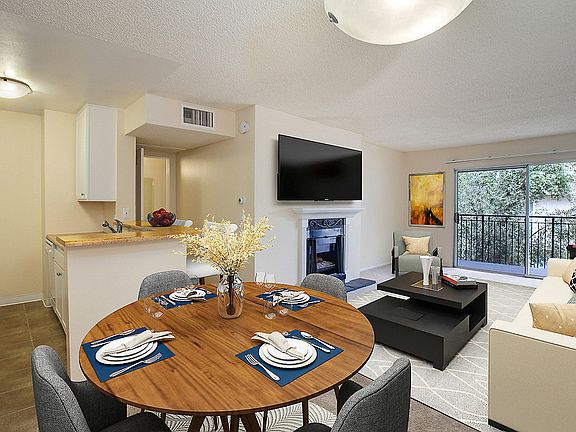 2nd image of 22222 Victory Blvd #C302