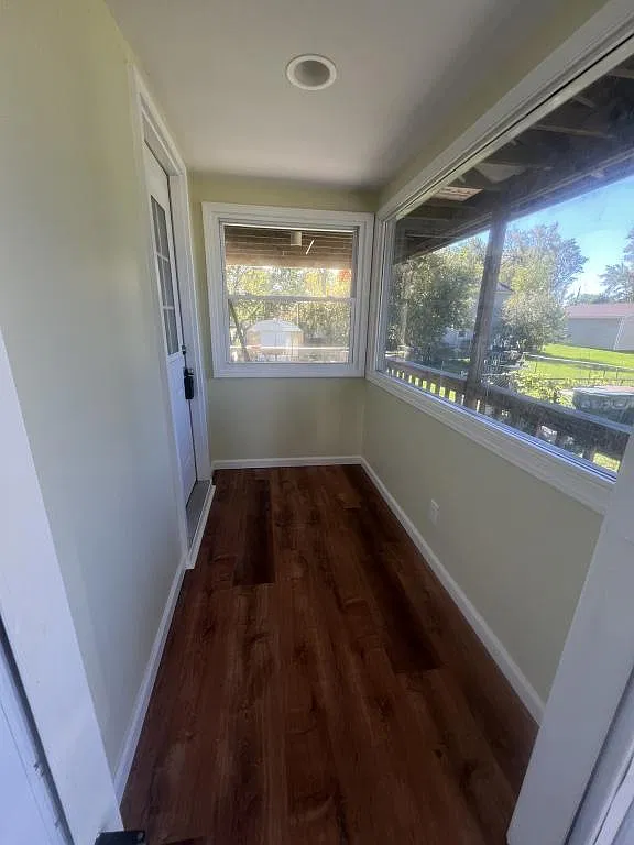 833 Lee Ave — Photo 2
