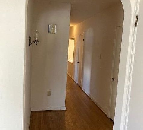 4th image of 127 Park Pl