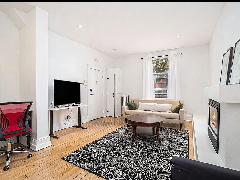 208 Clarence St #1 — Photo 13
