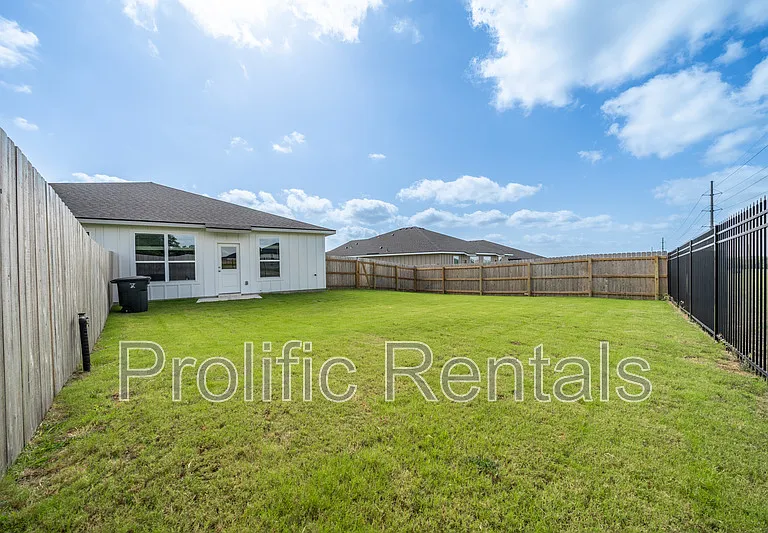 8901 Prickly Ash Dr #B — Photo 23