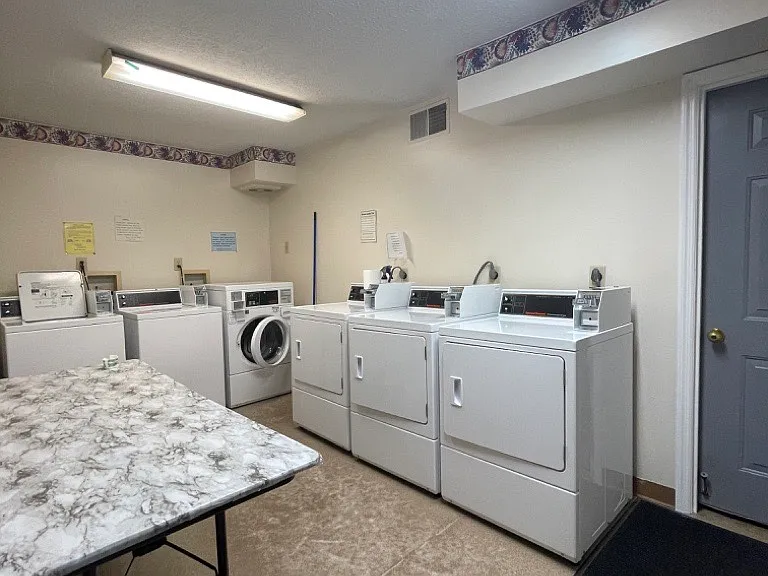 Somerset Manor Apartments — Photo 13