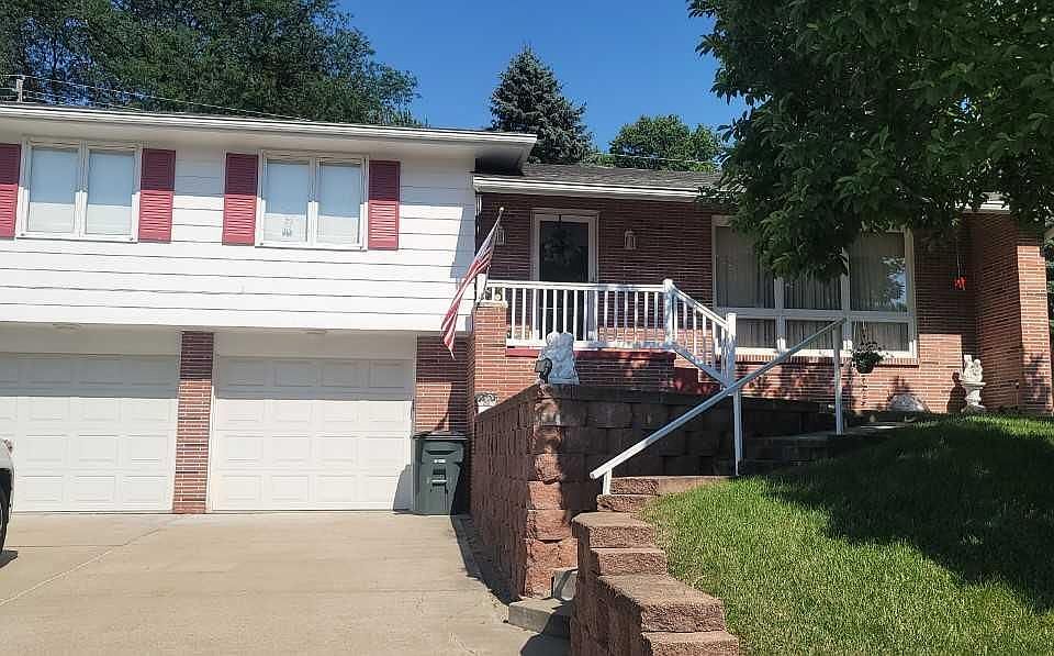 1st image of 105 Somerset Ave