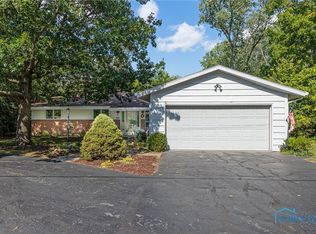 716 Sand Ridge Rd, Bowling Green, OH 43402