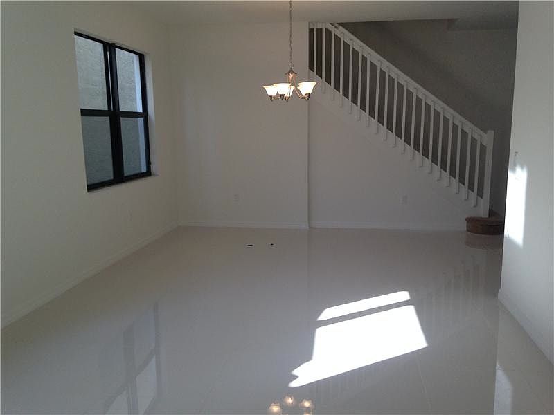 1st image of 712 NE 191st St