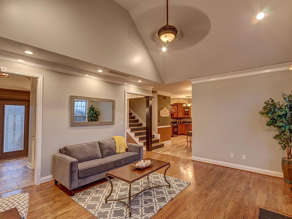 1st image of 115 Gleneagles Blvd