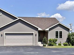 718 Waldroff Farm Rd #B, Hudson, WI 54016