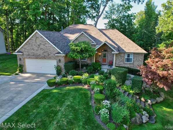 4278 Springwood Ct, Fenton, MI 48430