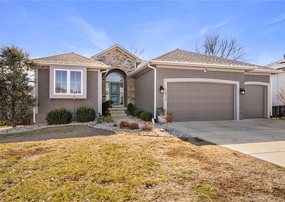 1st image of 1012 SE Amber Ct