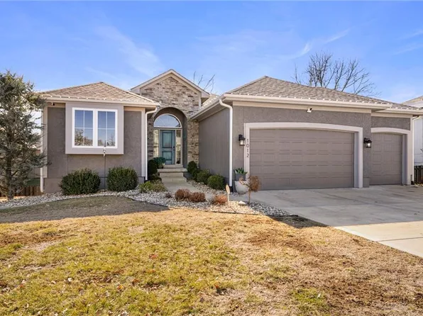 1012 SE Amber Ct, Blue Springs, MO 64014