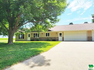 603 Dover Ave NE, Orange City, IA 51041