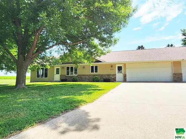 603 Dover Ave NE, Orange City, IA 51041