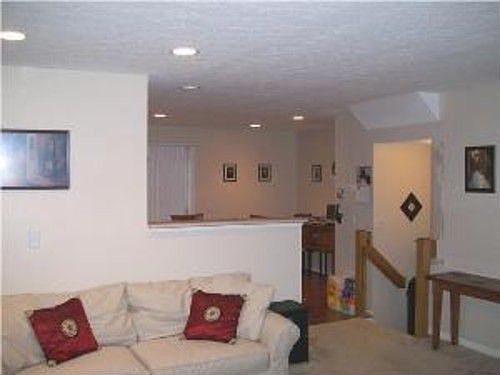 5th image of 379 Oxford Oak Dr