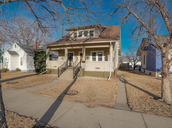 416 S Minnesota St, Mitchell, SD 57301