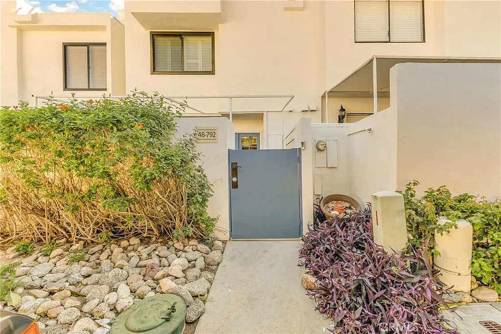 Building Photo - 48792 Desert Flower Dr