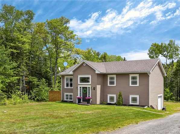 14 Chardonnay St, Maugerville, NB E3A 0A7