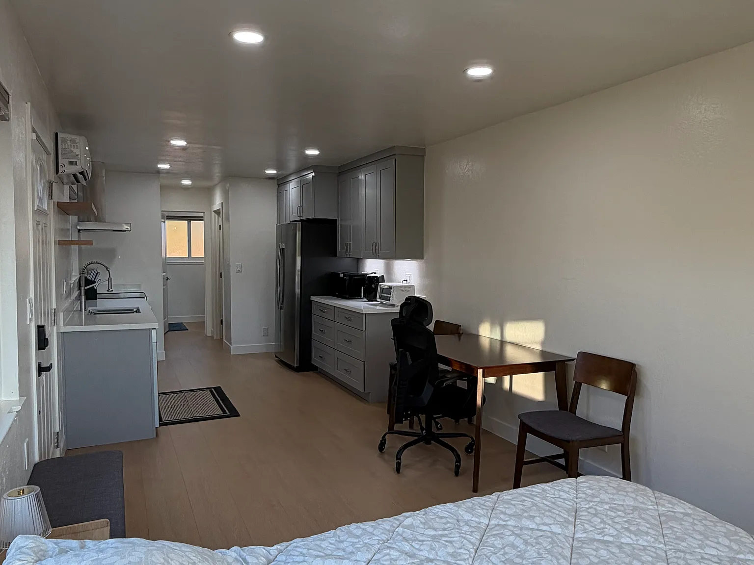 Studio, 420 sqft, $2,800 — Photo 3