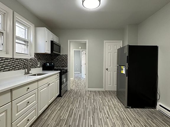 4th image of 380 Somerset St #4